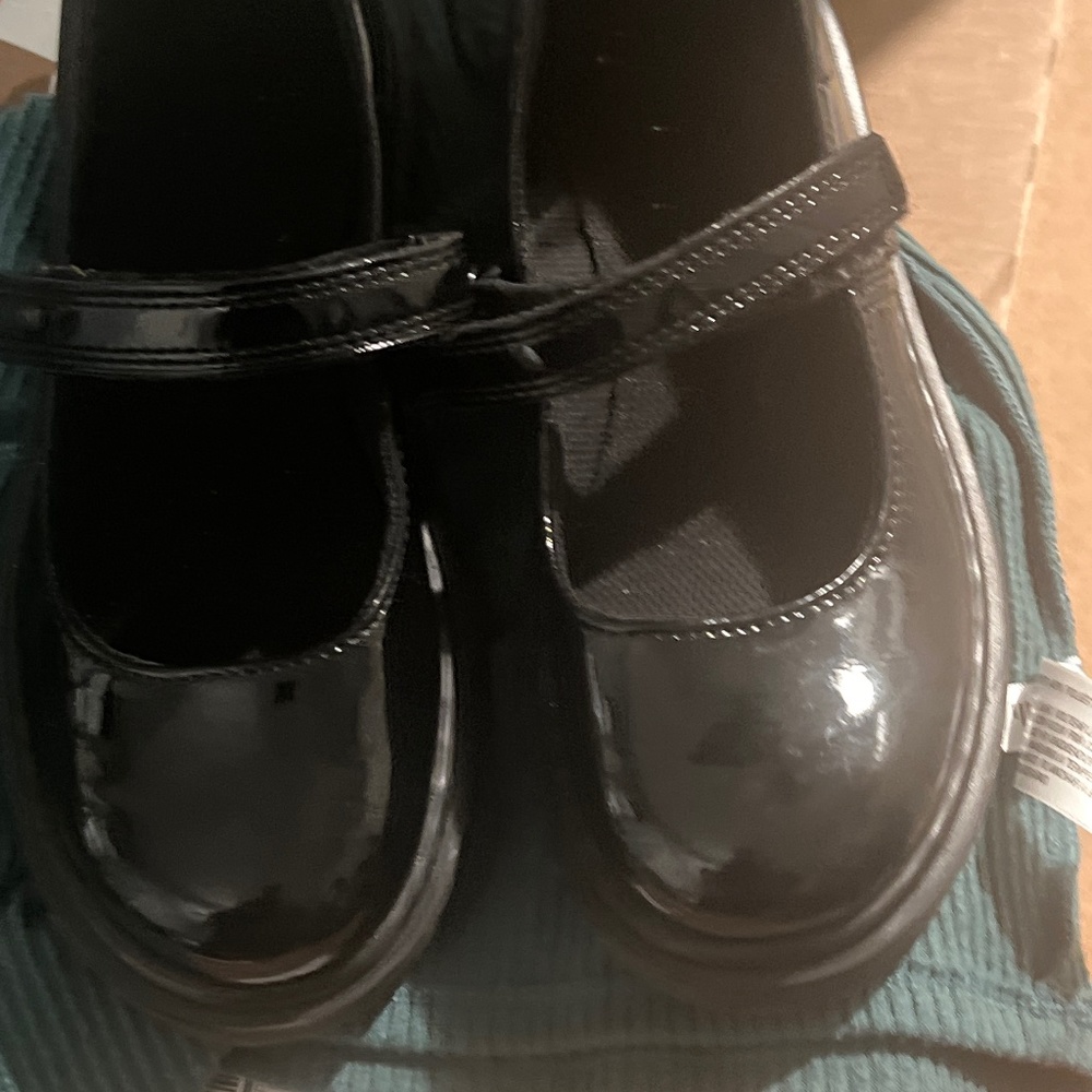 Dr Martens girl shoe